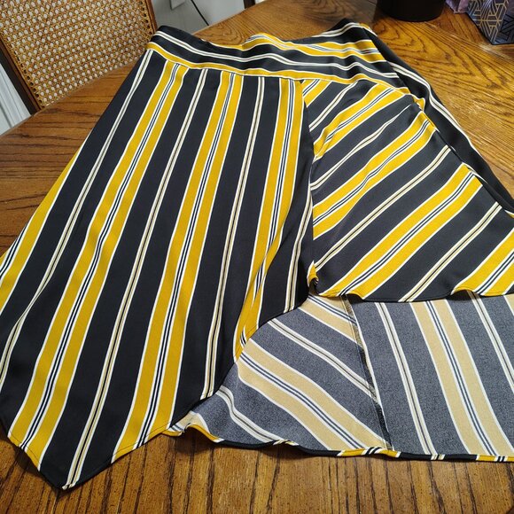 Dressy, Flowy, Skirt with Zipper on Side - Picture 2 of 4